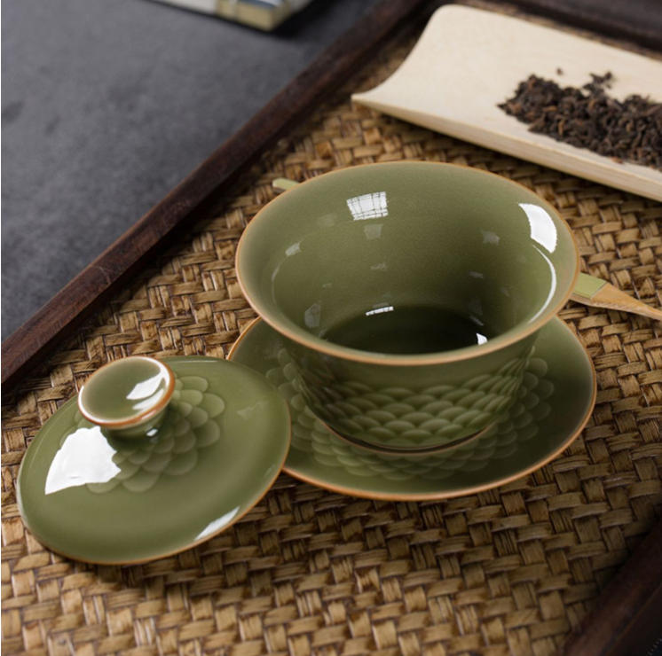 Longquan Celadon Gaiwan – Fish Scale Pattern