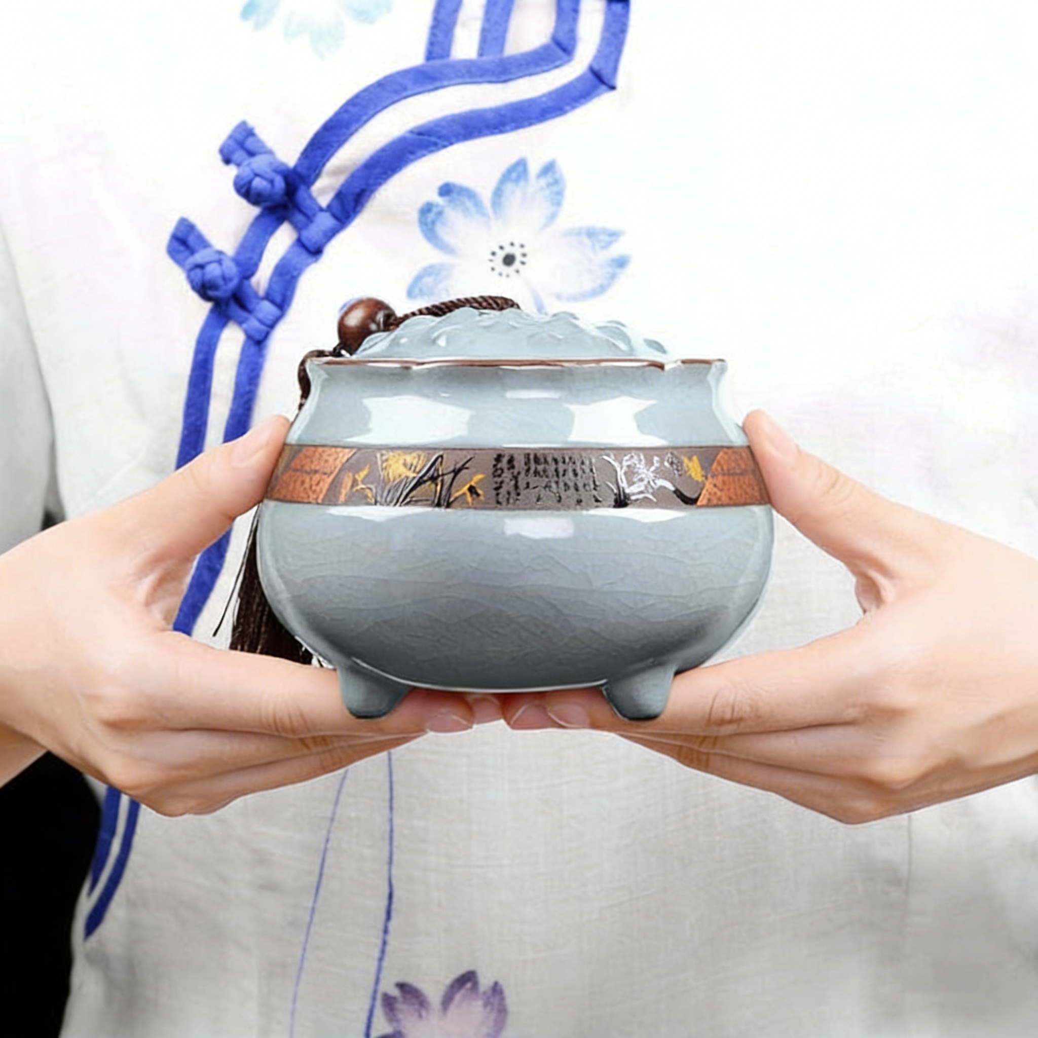 Lotus Shaped Ge Kiln Tea Caddy