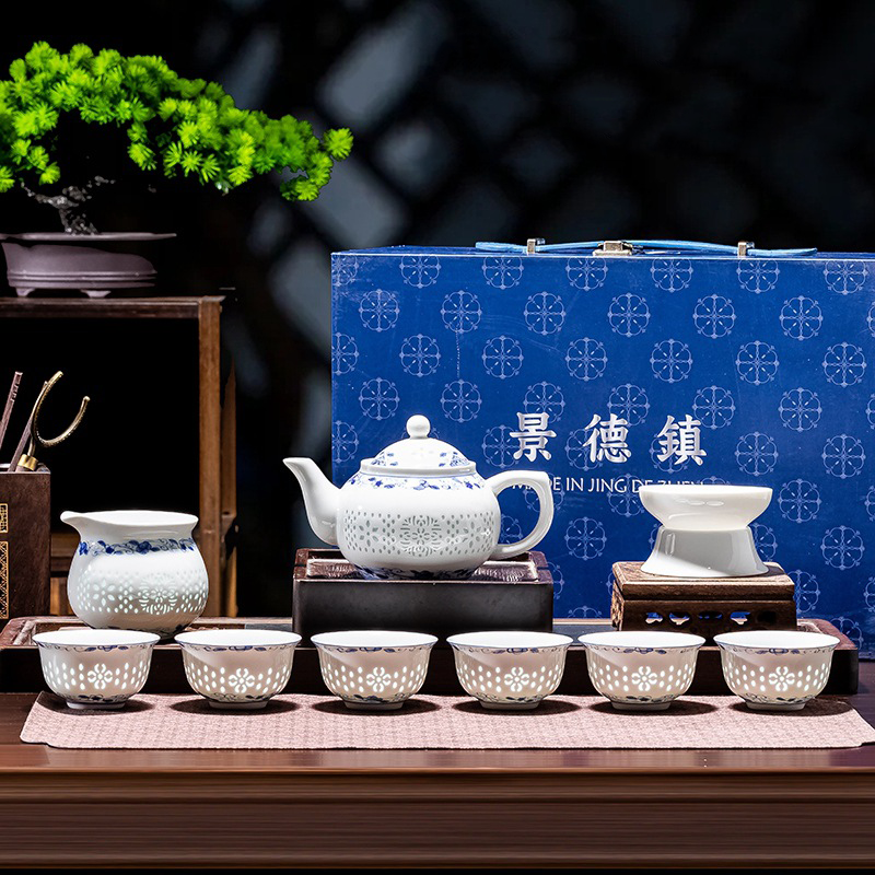 Jingdezhen Blue-and-White Linglong Chinese Tea Set – 8-Piece Gift Box